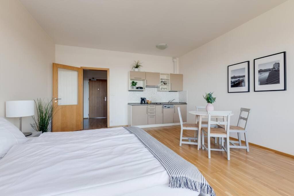 JT's Apartments Korunní str. Praha Exteriér fotografie
