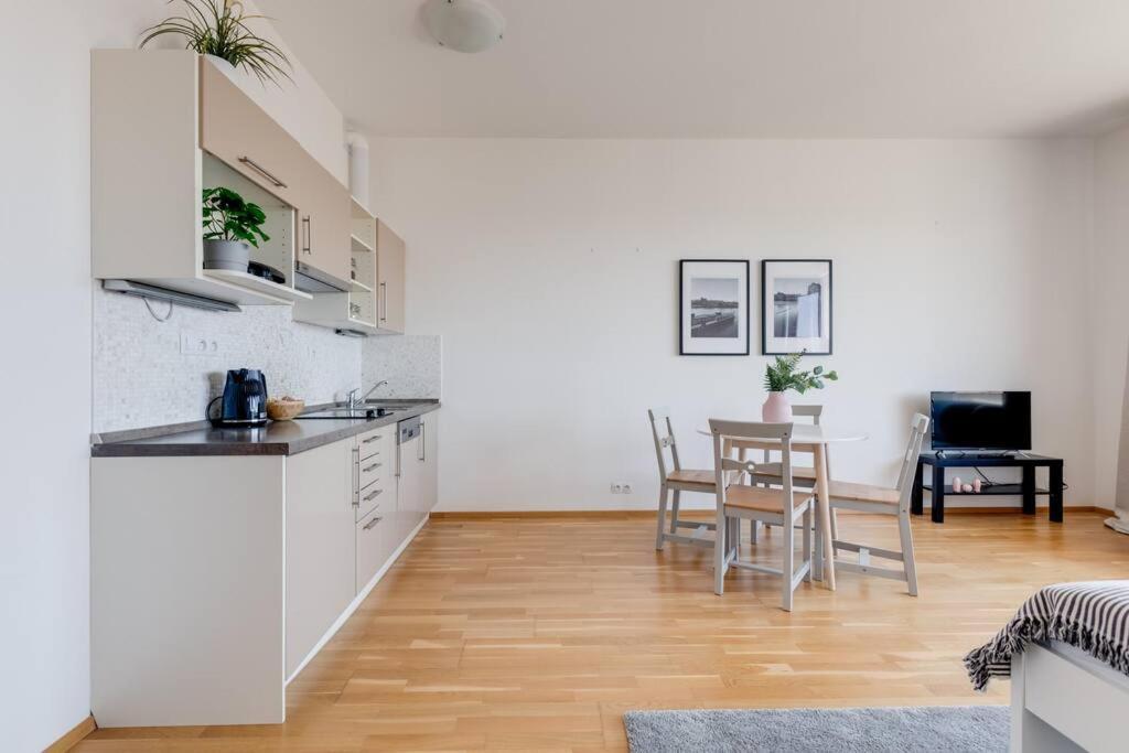 JT's Apartments Korunní str. Praha Exteriér fotografie