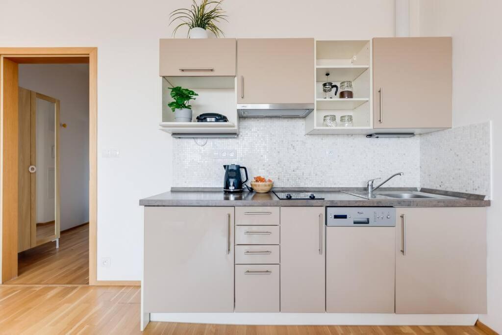 JT's Apartments Korunní str. Praha Exteriér fotografie