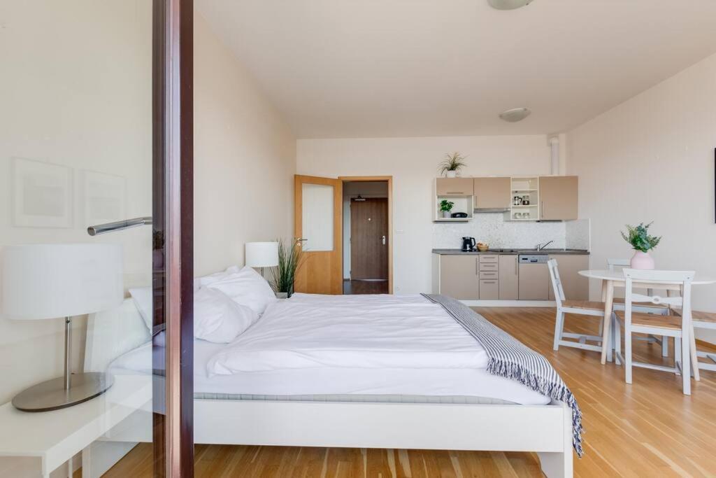 JT's Apartments Korunní str. Praha Exteriér fotografie